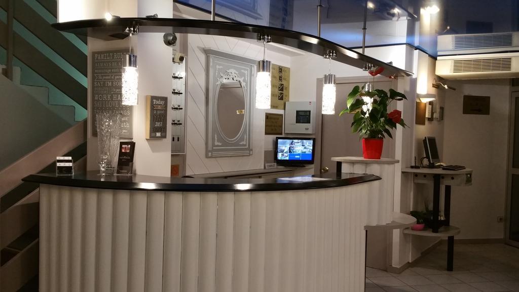 Hotel Le Chantereigne Les Noes-pres-Troyes ภายนอก รูปภาพ