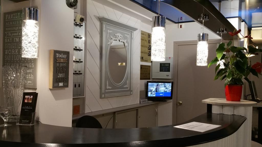 Hotel Le Chantereigne Les Noes-pres-Troyes ภายนอก รูปภาพ
