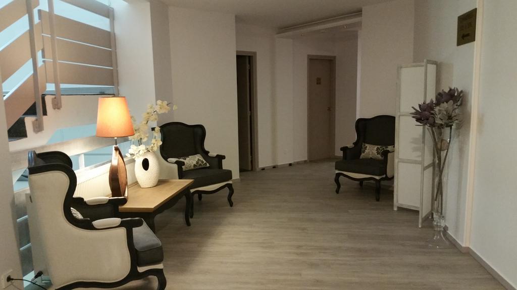 Hotel Le Chantereigne Les Noes-pres-Troyes ภายนอก รูปภาพ