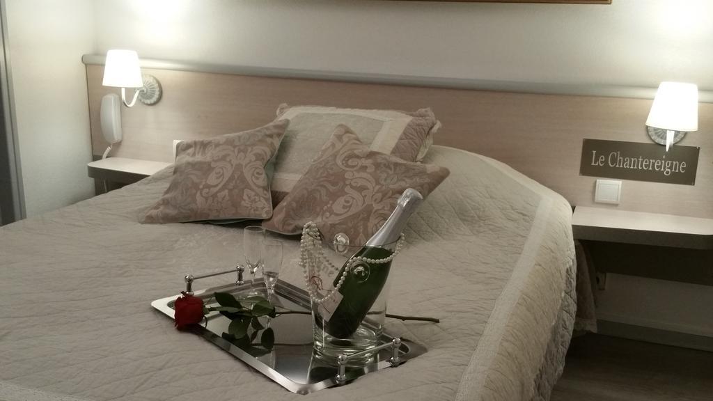 Hotel Le Chantereigne Les Noes-pres-Troyes ภายนอก รูปภาพ