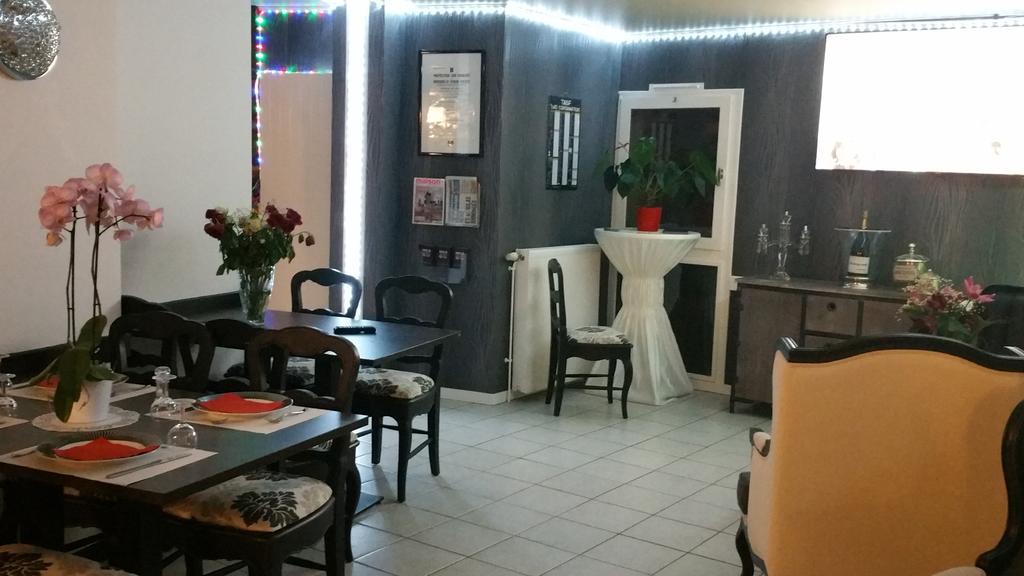 Hotel Le Chantereigne Les Noes-pres-Troyes ภายนอก รูปภาพ