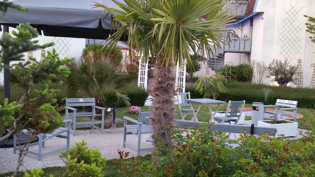 Hotel Le Chantereigne Les Noes-pres-Troyes ภายนอก รูปภาพ