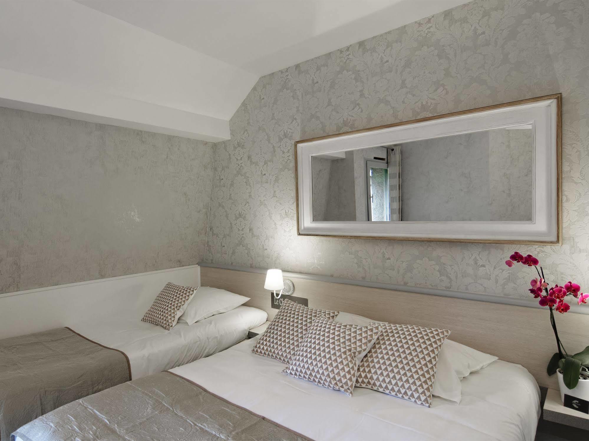 Hotel Le Chantereigne Les Noes-pres-Troyes ภายนอก รูปภาพ