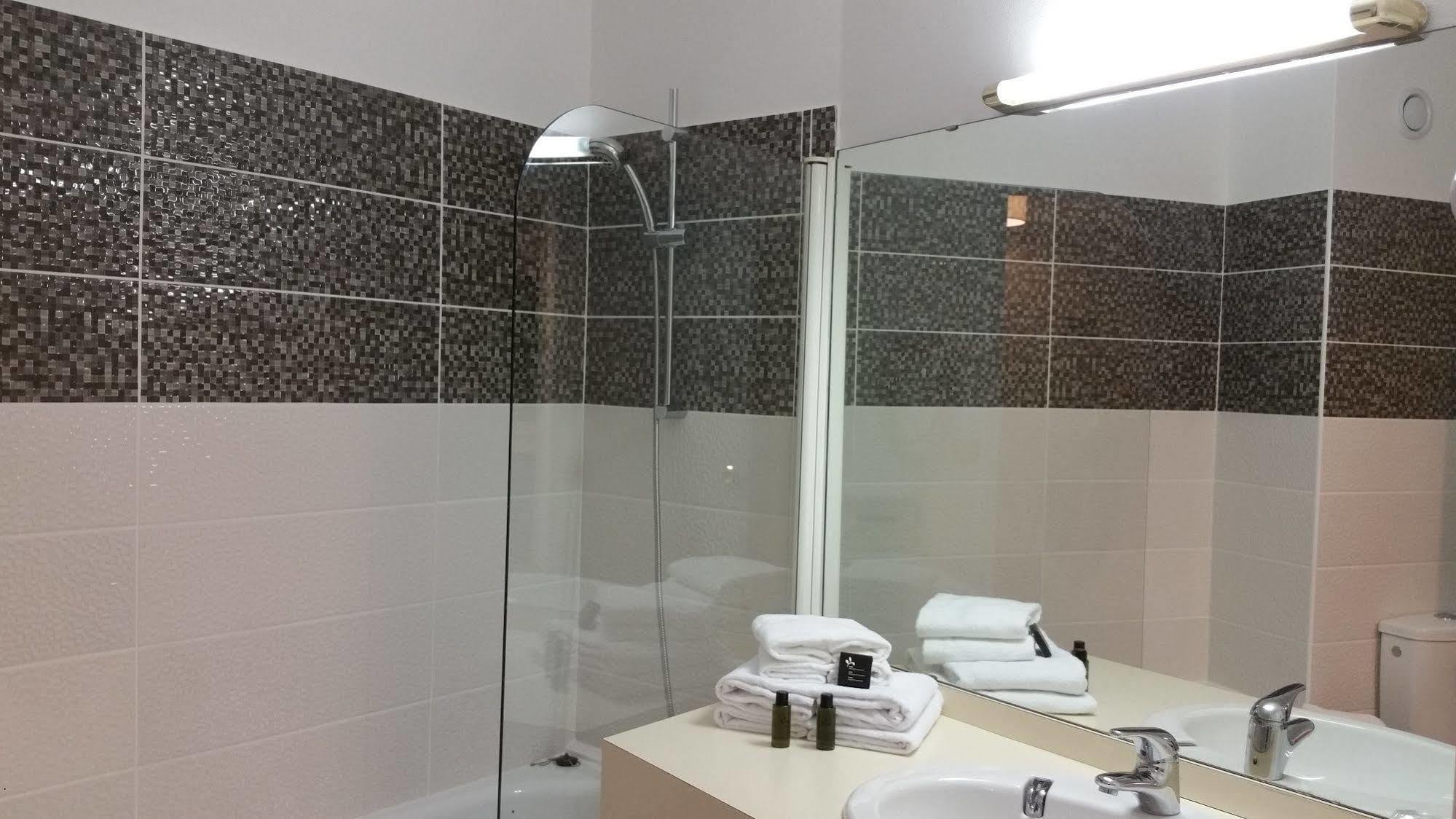 Hotel Le Chantereigne Les Noes-pres-Troyes ภายนอก รูปภาพ