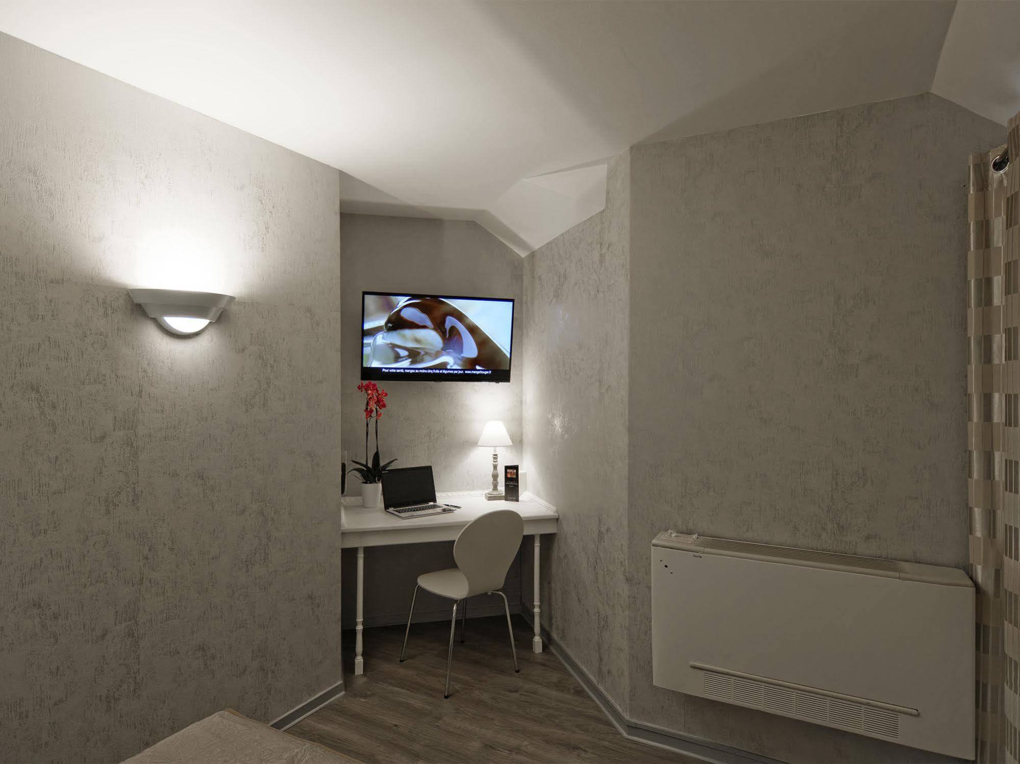 Hotel Le Chantereigne Les Noes-pres-Troyes ภายนอก รูปภาพ
