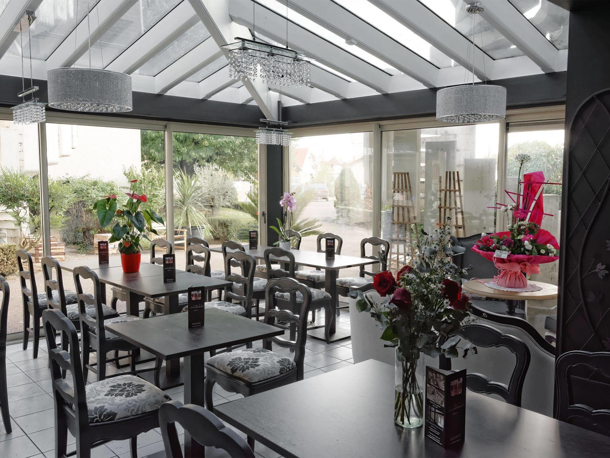 Hotel Le Chantereigne Les Noes-pres-Troyes ภายนอก รูปภาพ