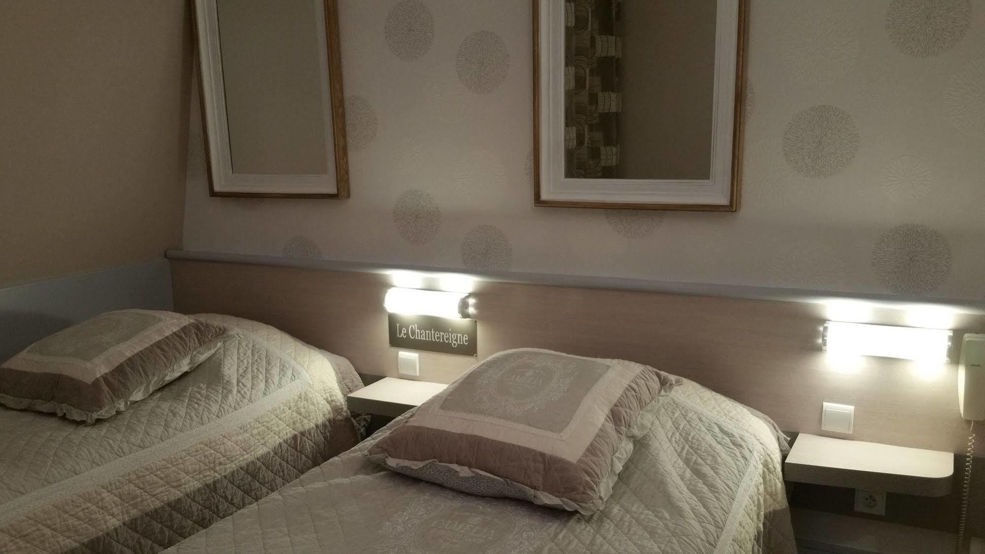 Hotel Le Chantereigne Les Noes-pres-Troyes ภายนอก รูปภาพ